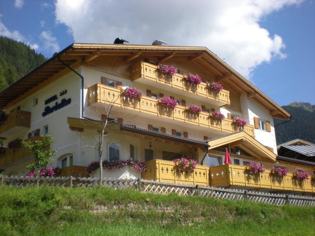 Albergo Fiordaliso Canazei Esterno foto